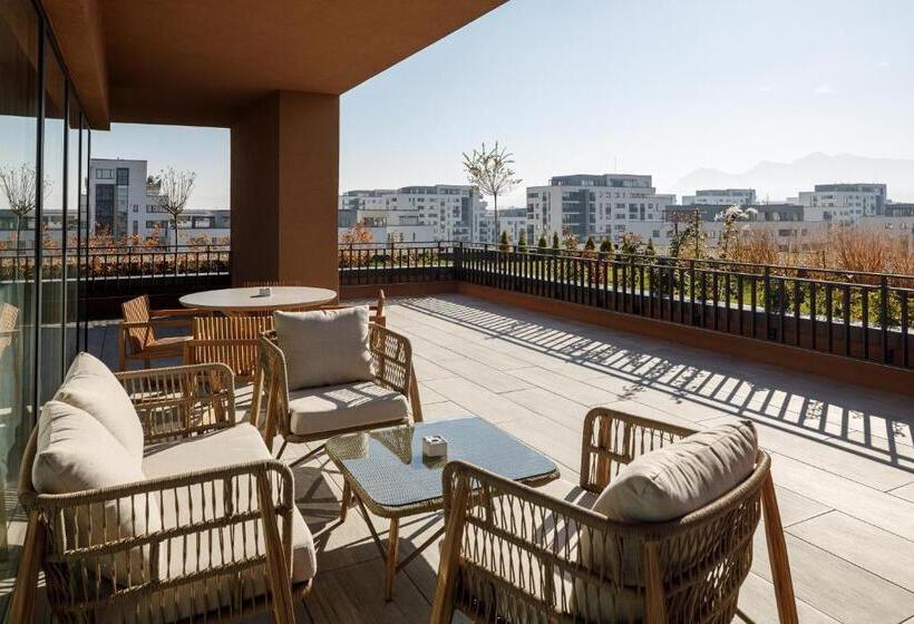 ホテル Qosmo Brasov