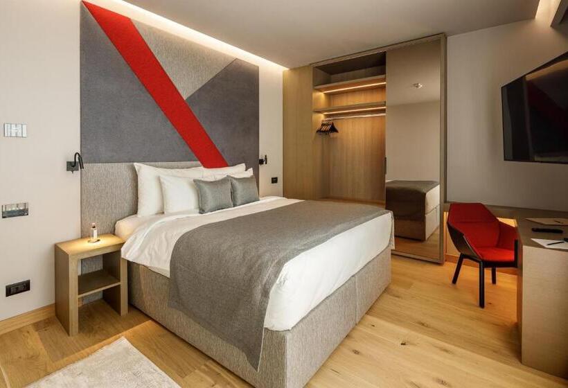 ホテル Qosmo Brasov