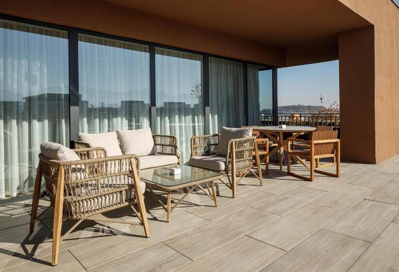 ホテル Qosmo Brasov