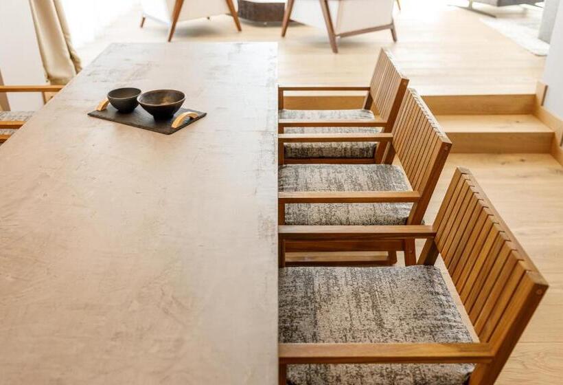 ホテル Qosmo Brasov