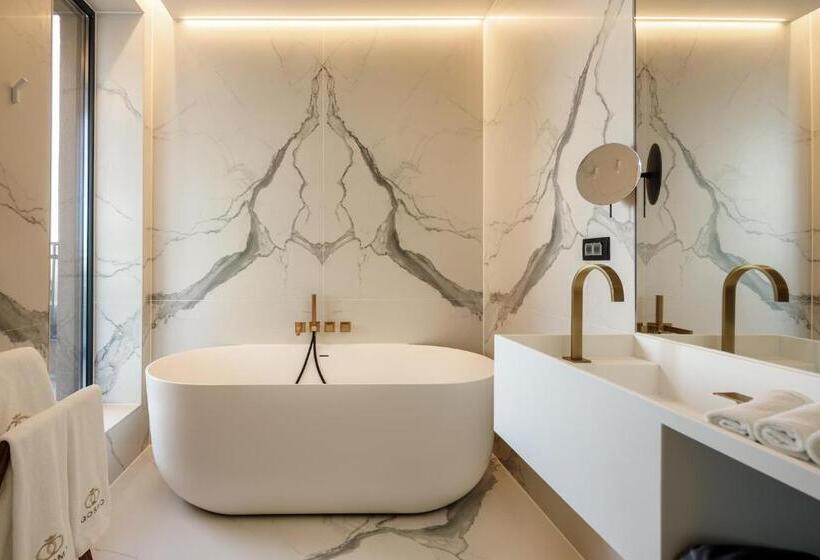 ホテル Qosmo Brasov