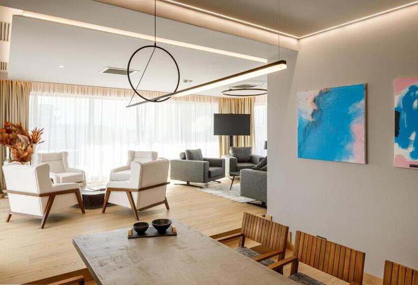 ホテル Qosmo Brasov