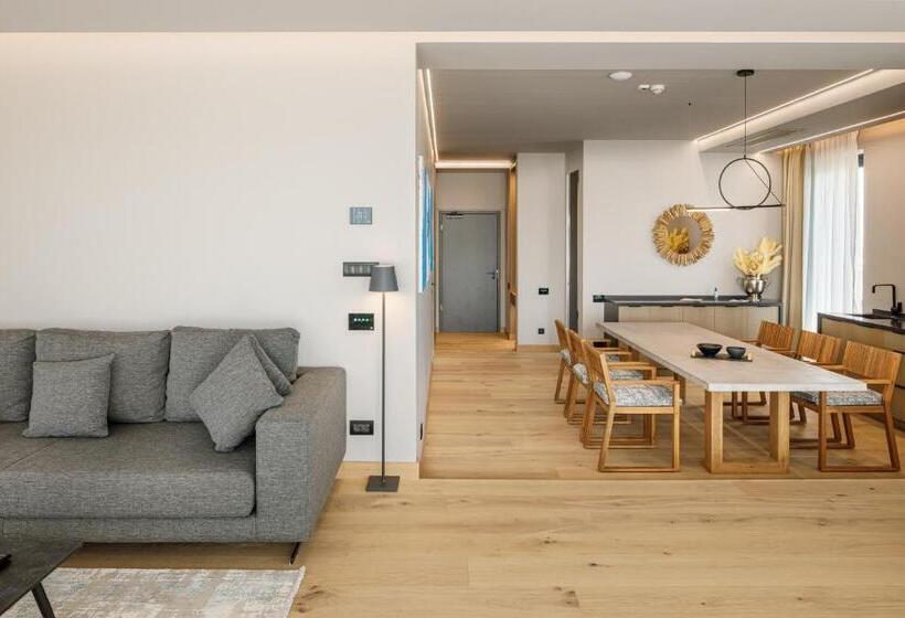 ホテル Qosmo Brasov