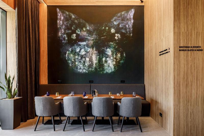 ホテル Qosmo Brasov