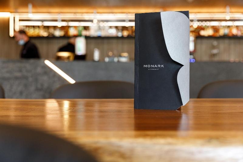 ホテル Qosmo Brasov