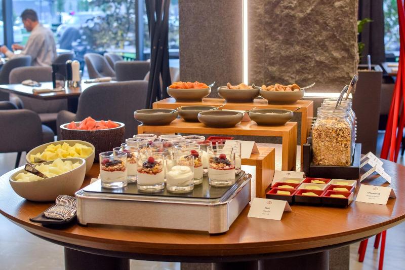 ホテル Qosmo Brasov