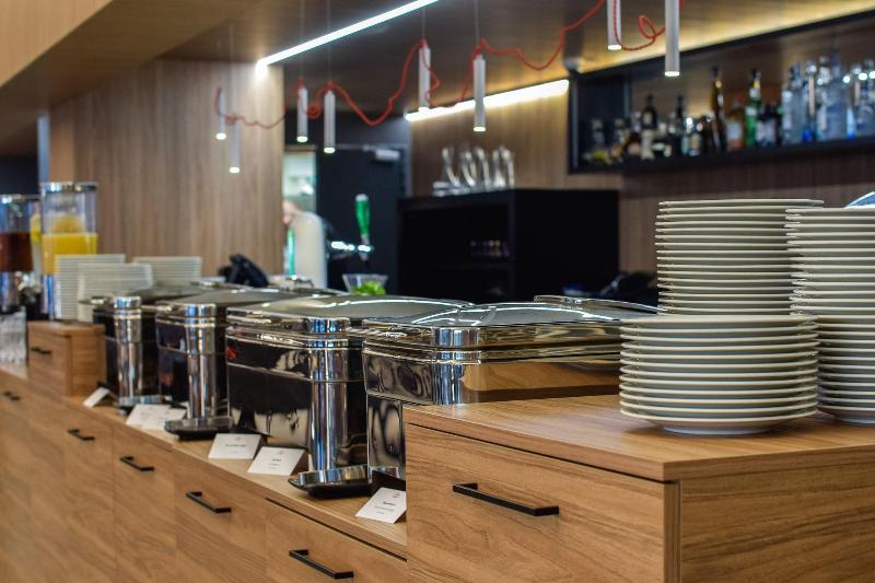 ホテル Qosmo Brasov