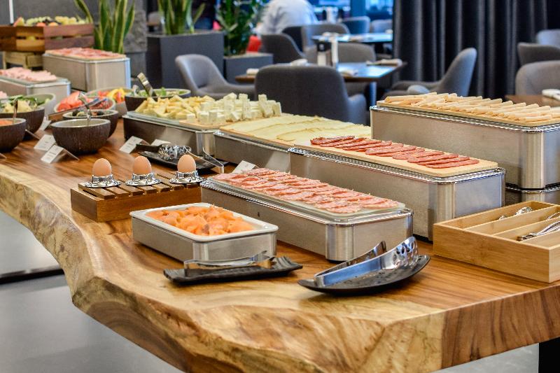 ホテル Qosmo Brasov