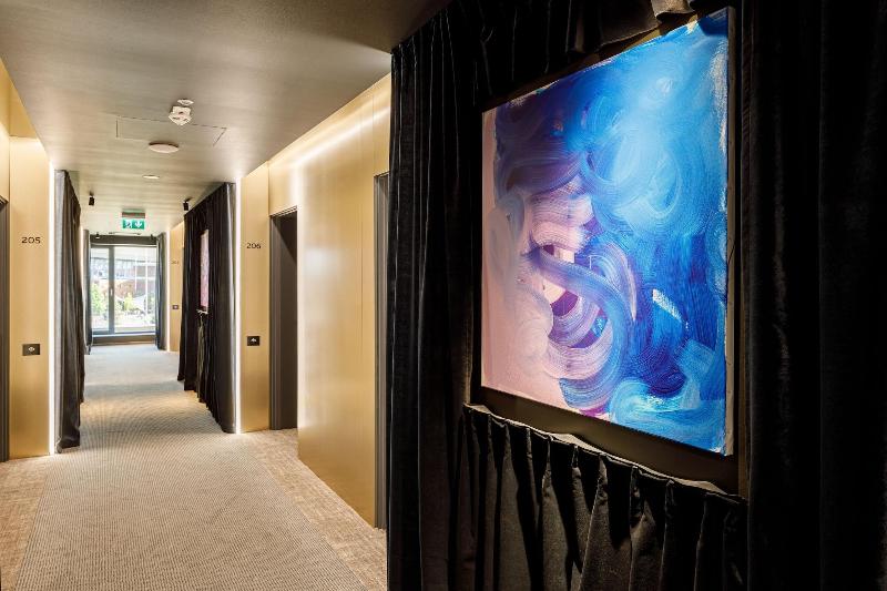 ホテル Qosmo Brasov