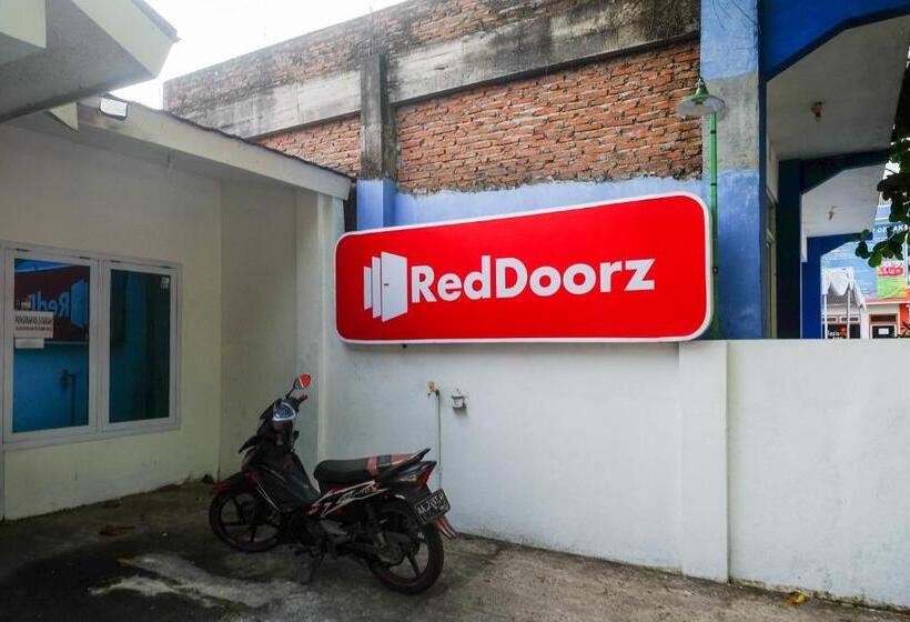 فندق Reddoorz Syariah At Griya Merbotan Demak