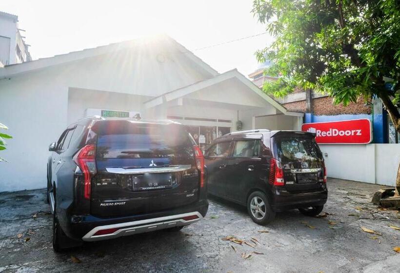 Otel Reddoorz Syariah At Griya Merbotan Demak