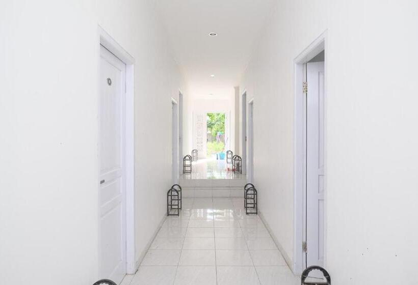 Otel Reddoorz Syariah At Griya Merbotan Demak