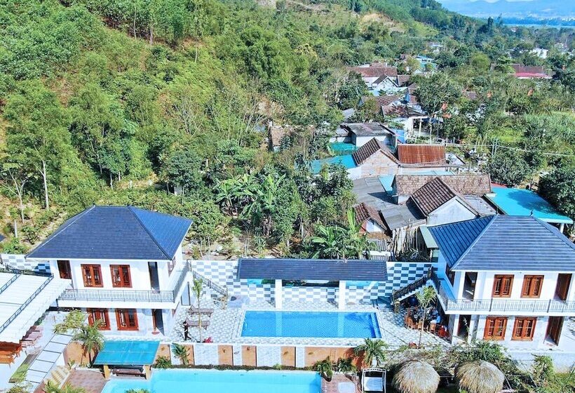 هتل The Hill Villas