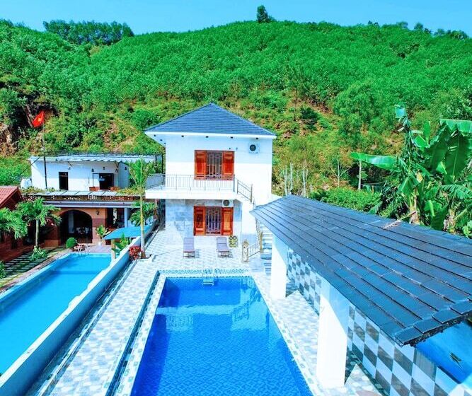 هتل The Hill Villas