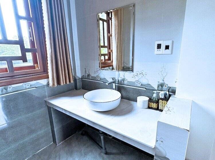 هتل The Hill Villas