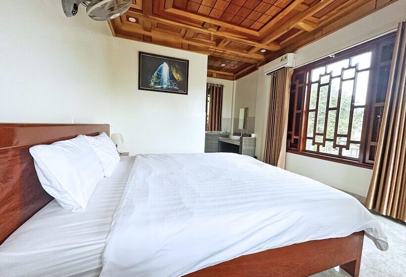 هتل The Hill Villas