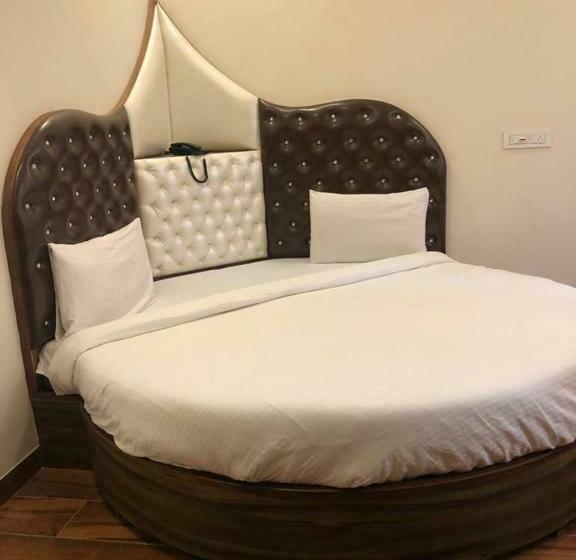 ホテル Woodcrest Zirakpur Chandigarh   Luxury Rooms