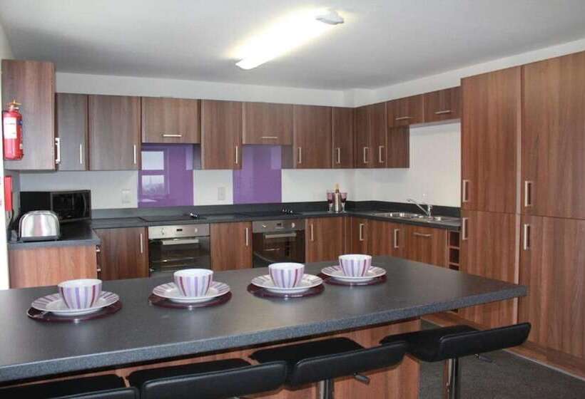 پانسیون Comfortable Ensuite Rooms, Plymouth   Hostel