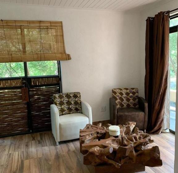 ペンション Hippomoon Lodge Game Reserve