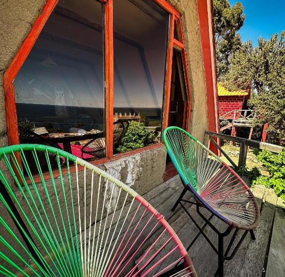 پانسیون Hostal Sol Y Lago