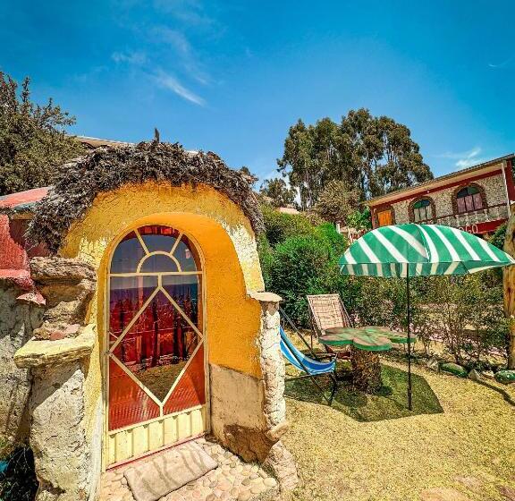 پانسیون Hostal Sol Y Lago