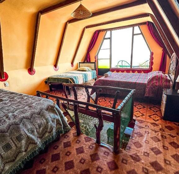 پانسیون Hostal Sol Y Lago