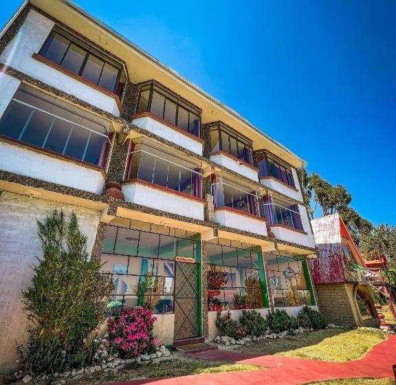 پانسیون Hostal Sol Y Lago