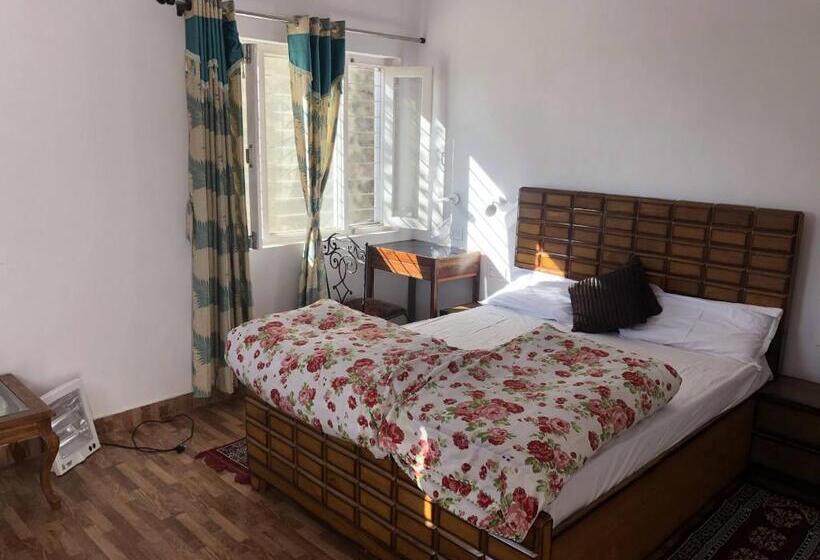 بنسيون White House In Nainital