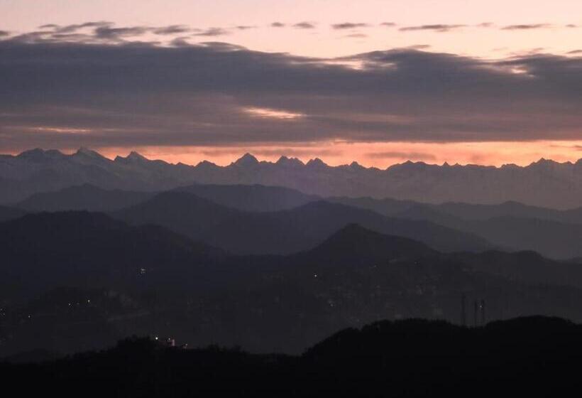 منتجع Golden Valley Cottages, Chail