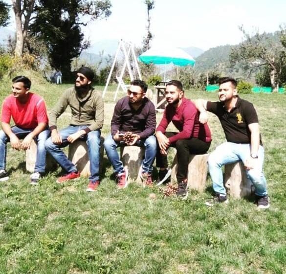 منتجع Golden Valley Cottages, Chail