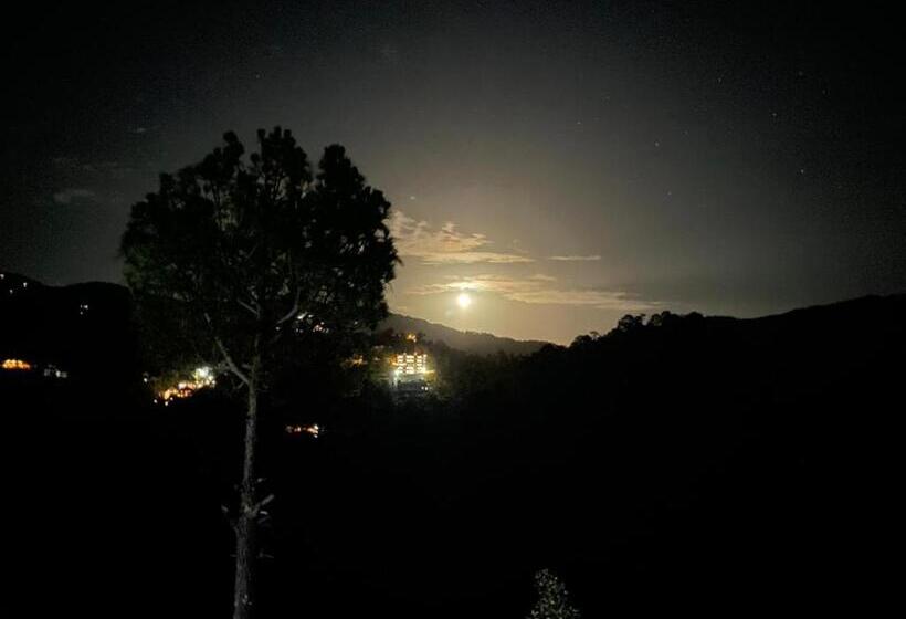 منتجع Golden Valley Cottages, Chail