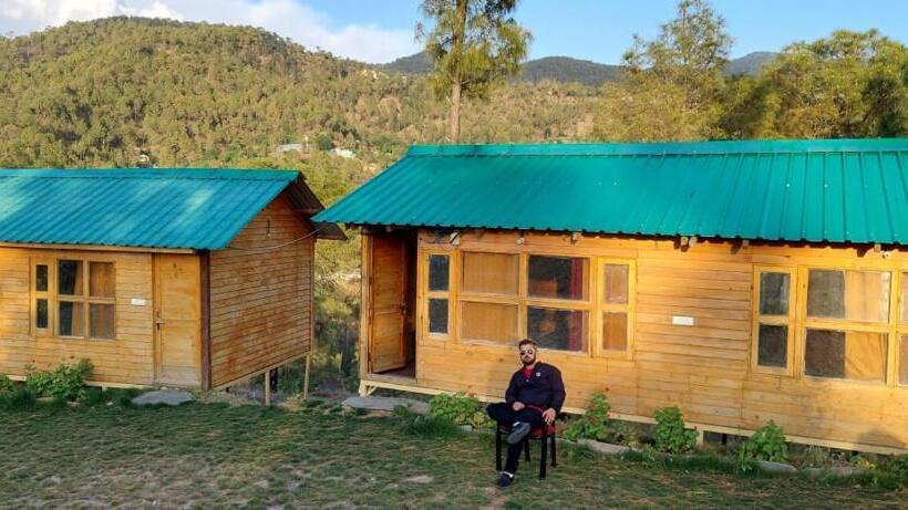 منتجع Golden Valley Cottages, Chail