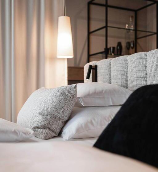 Aeon Hotel   Adults Only Bed & Breakfast