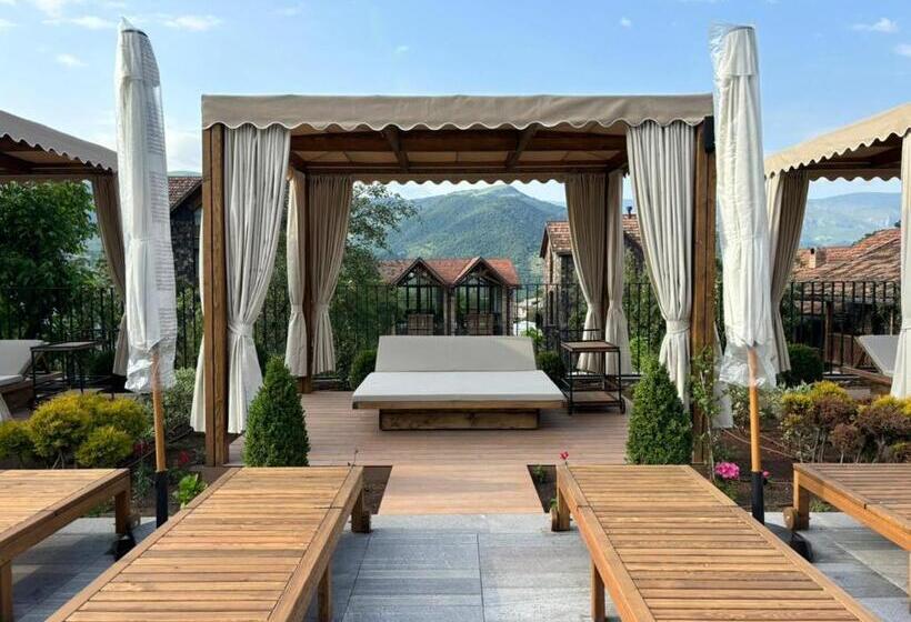 Dilijani Tun Hotel & Restaurant