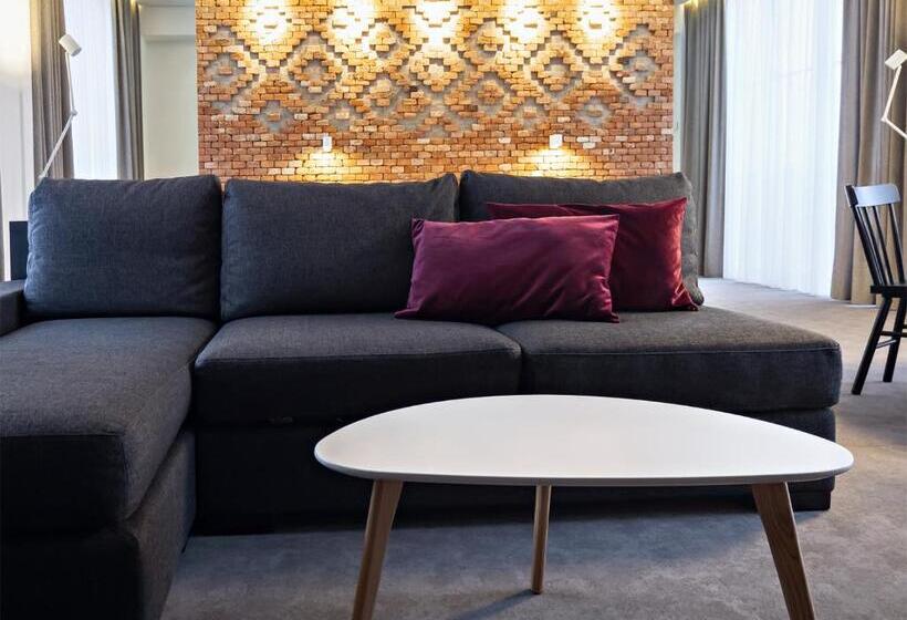 Dilijani Tun Hotel & Restaurant