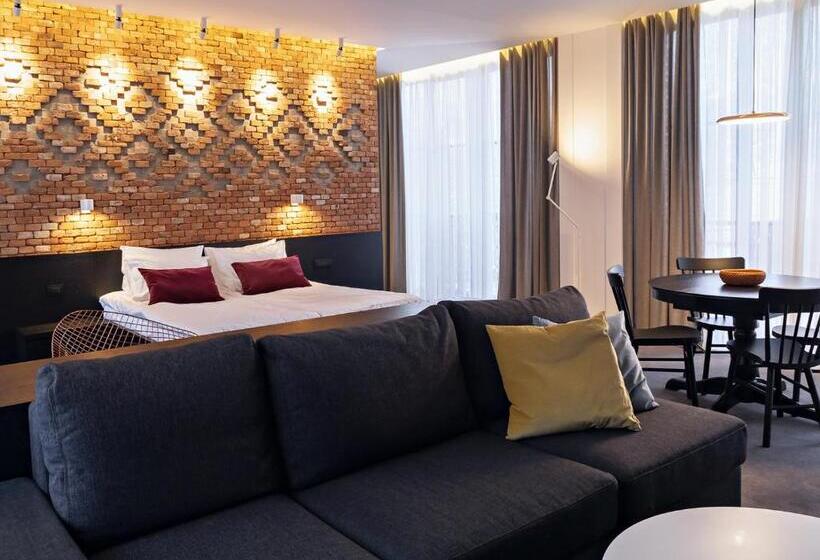 Dilijani Tun Hotel & Restaurant