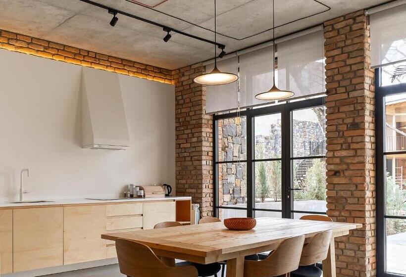 Dilijani Tun Hotel & Restaurant