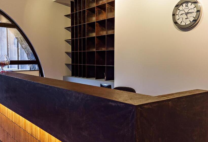 Dilijani Tun Hotel & Restaurant