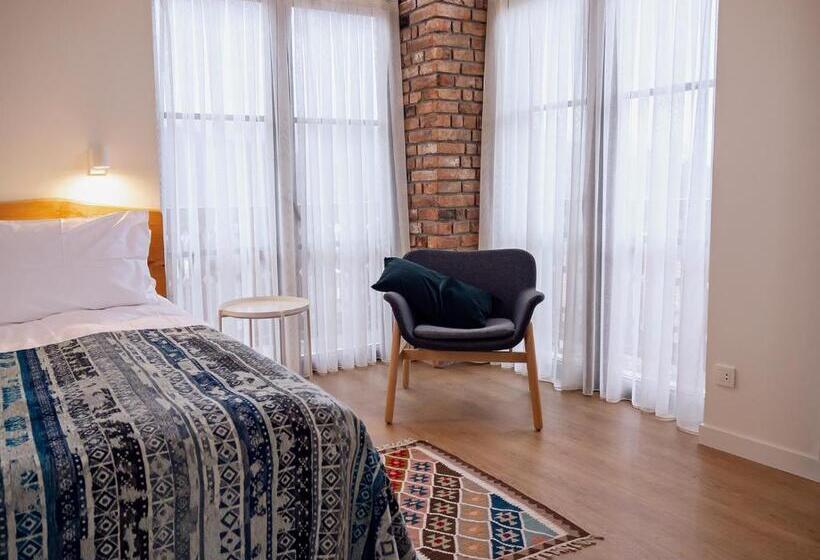 Dilijani Tun Hotel & Restaurant