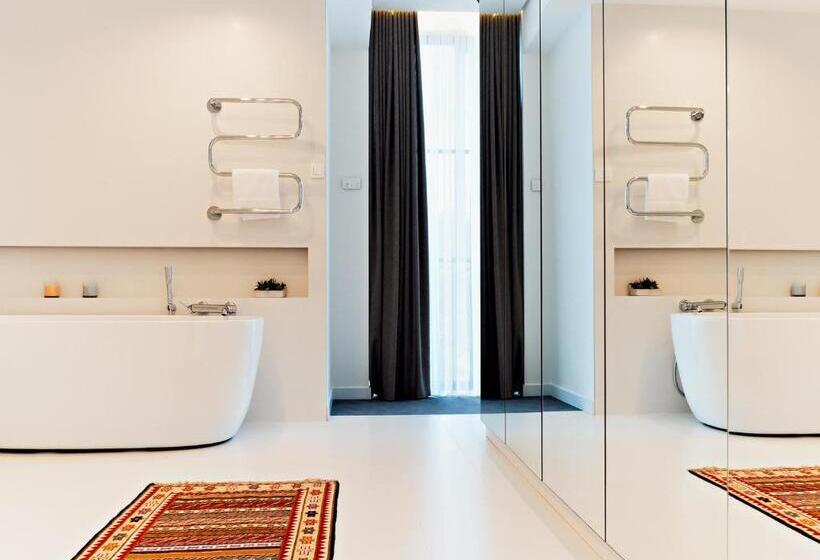 Dilijani Tun Hotel & Restaurant