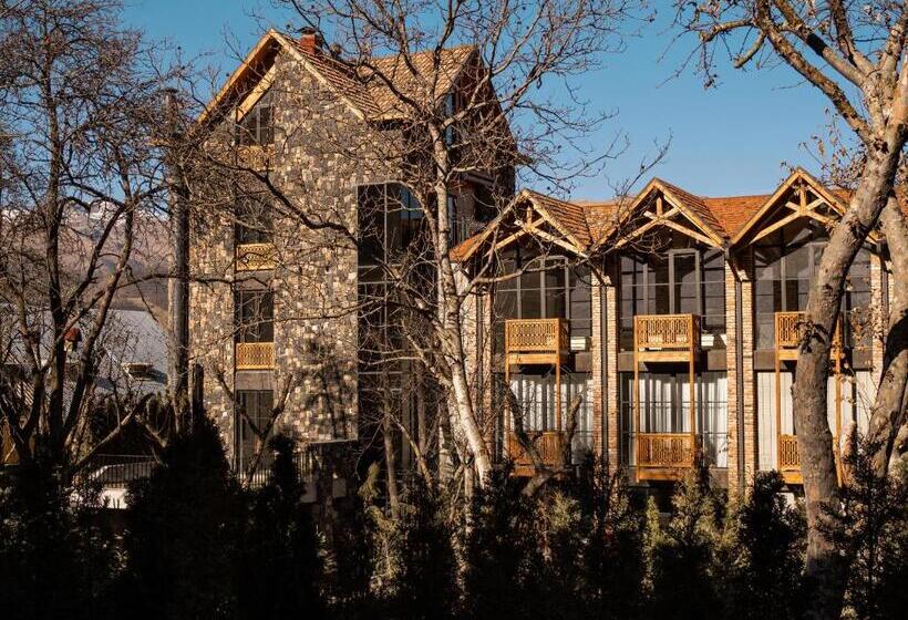 Dilijani Tun Hotel & Restaurant