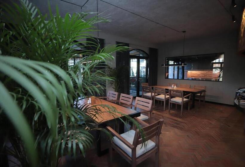 Dilijani Tun Hotel & Restaurant