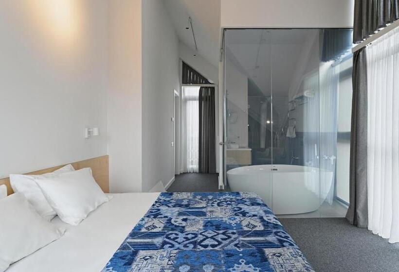 Dilijani Tun Hotel & Restaurant