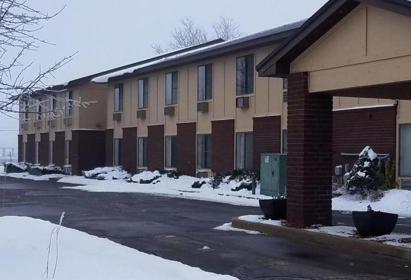 فندق Amerivu Inn And Suites Shawano Wi