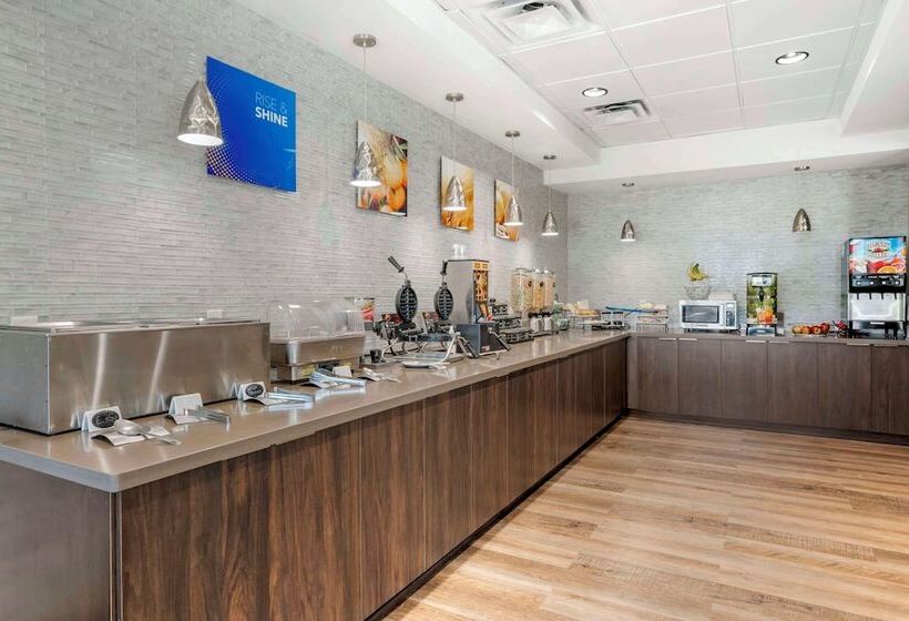 فندق Comfort Inn & Suites