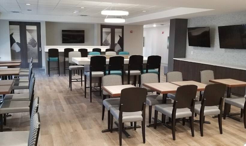 فندق Comfort Inn & Suites