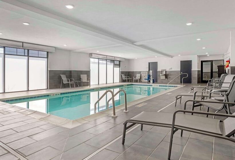 فندق Comfort Inn & Suites