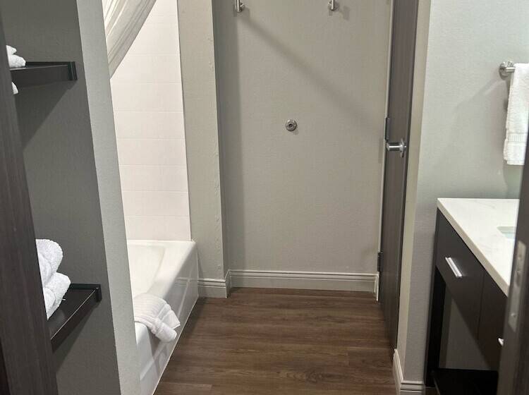 فندق Comfort Inn & Suites