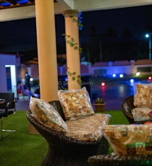 ホテル Brynx Haven   Cape Coast