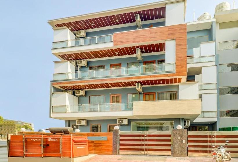 호텔 Collection O 78812 Golden Place